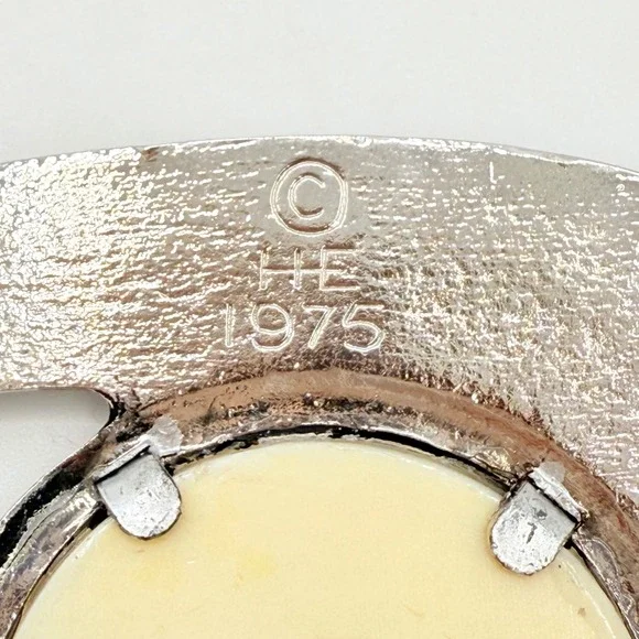 Vintage Scrimshaw Masted Ship Silver Tone Single Hole Belt Buckle Dated 1975 - Picture 3 of 4